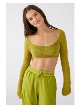 UO Rue Cropped Long Sleeve Sweater